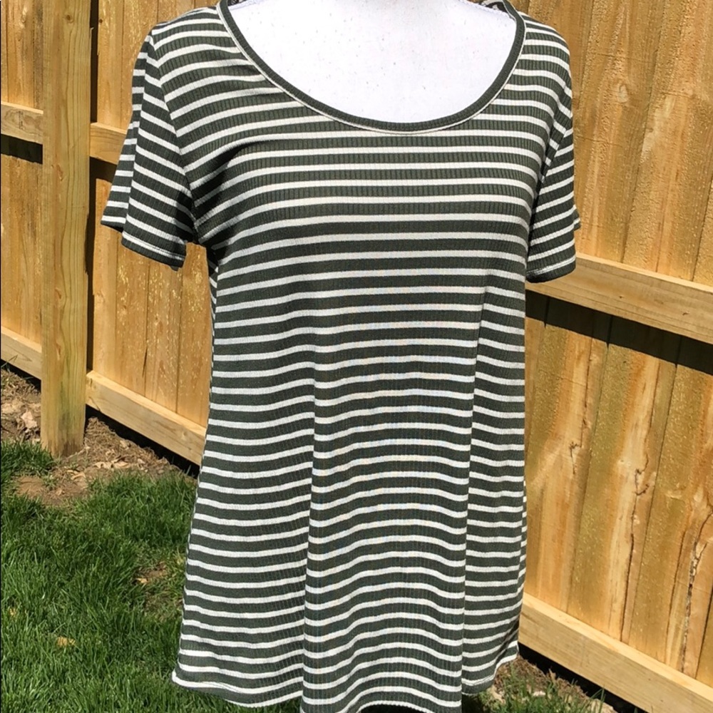 5 for $25 LulaRoe Classic T medium military gray